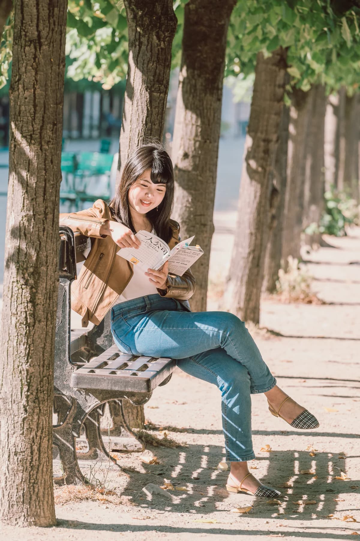 Terriah Lin 在羅浮宮自信站立的影像